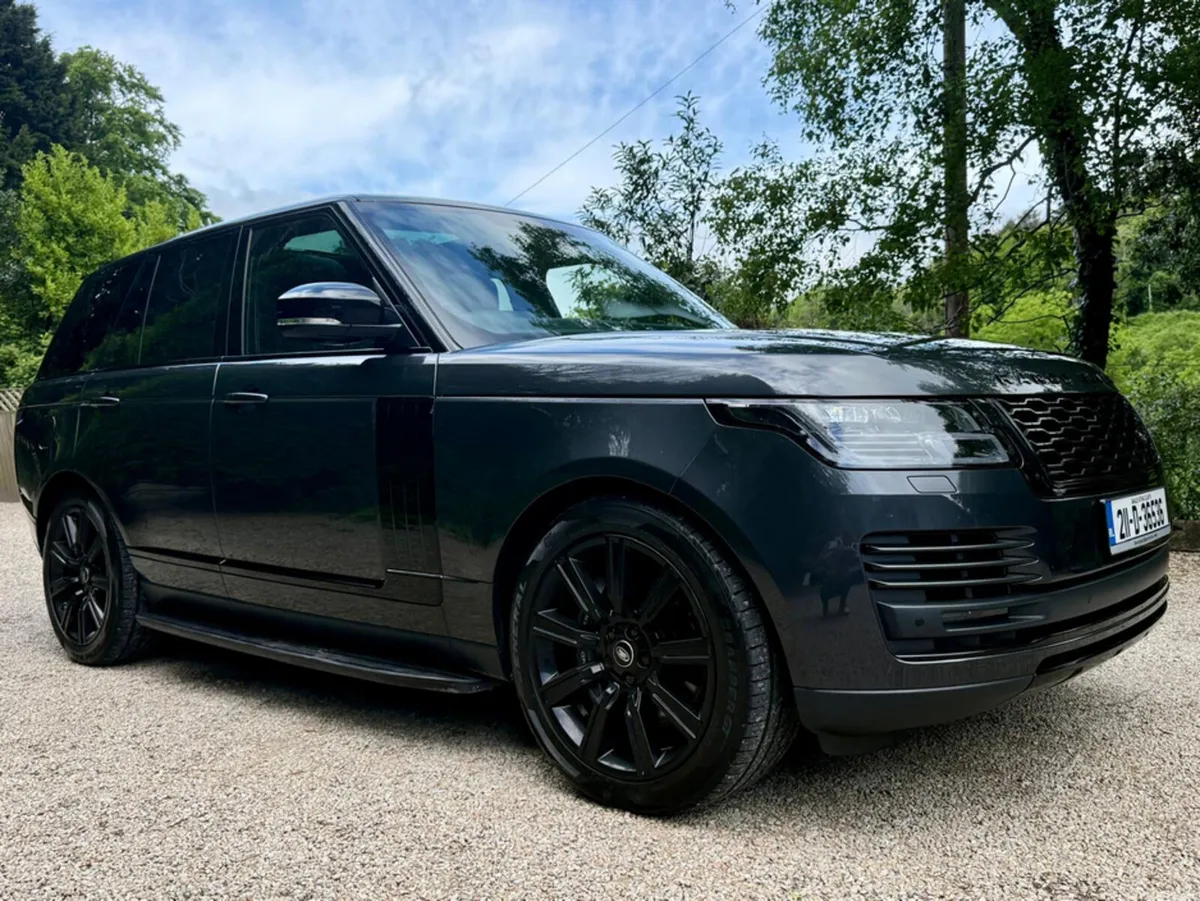 Land Rover Range Rover P400E VOGUE BLACK EDITION - Image 2