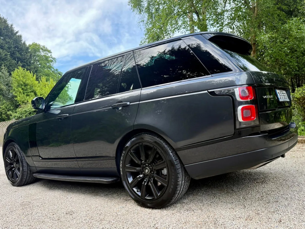 Land Rover Range Rover P400E VOGUE BLACK EDITION - Image 6
