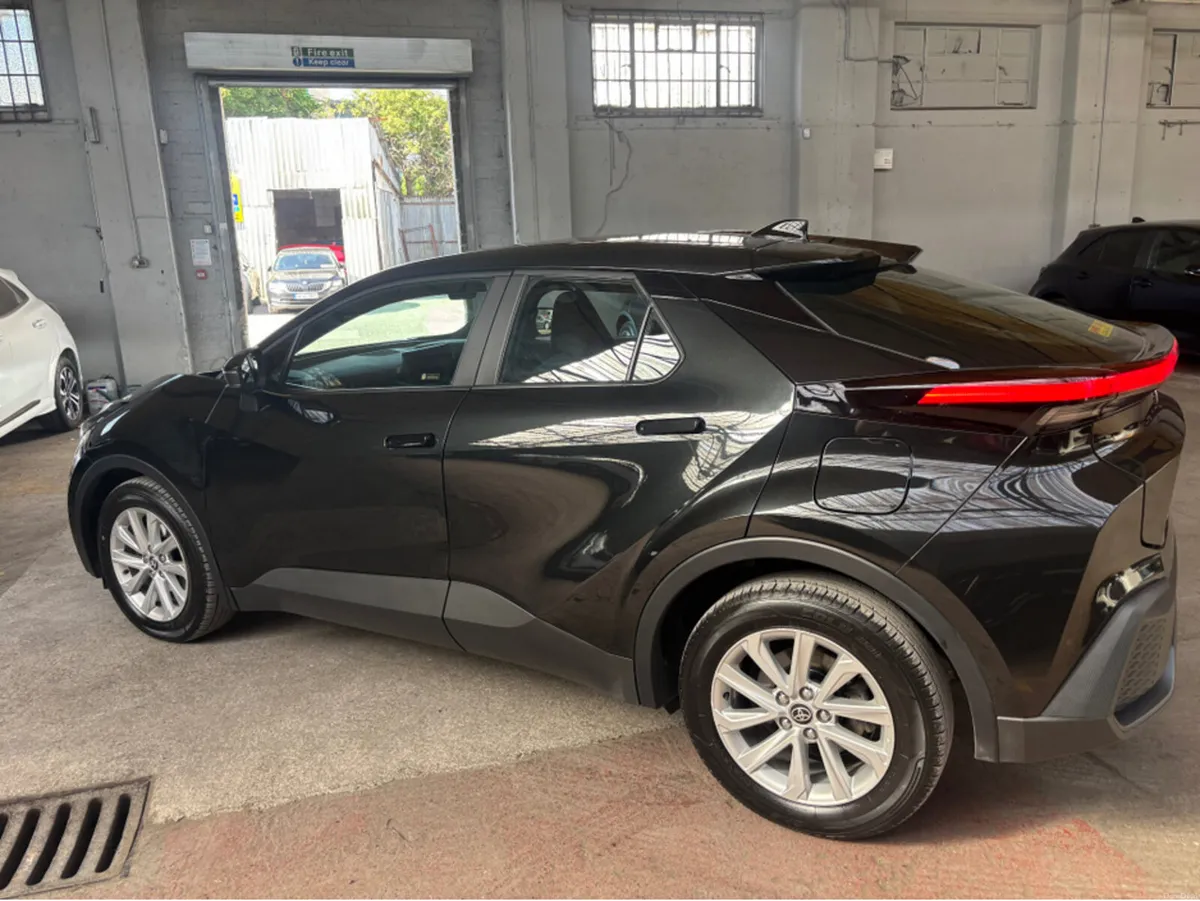Toyota C-HR HYBRID LUNA 4DR AUTO New Model - Image 3