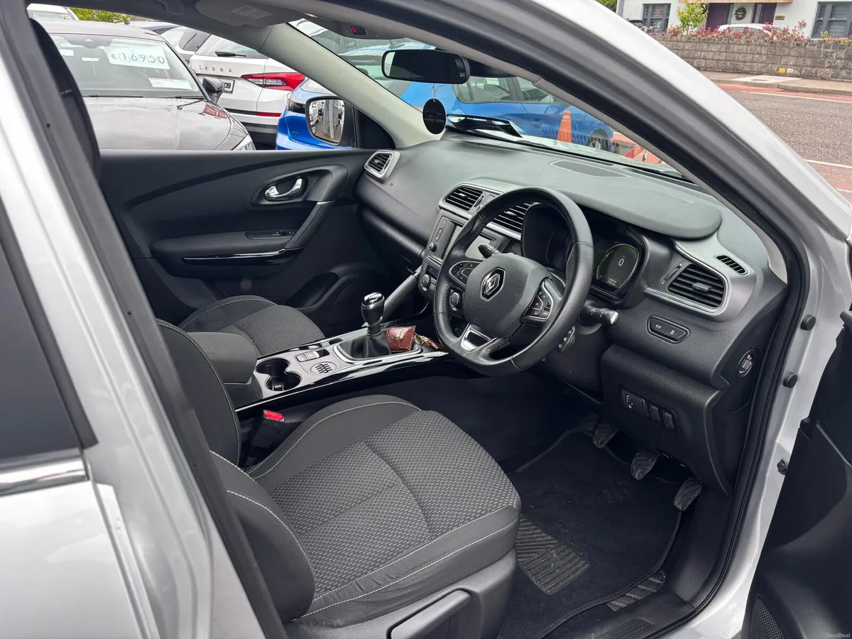 Renault Kadjar  2016  DIESEL  LOW  MILEAGE - Image 4