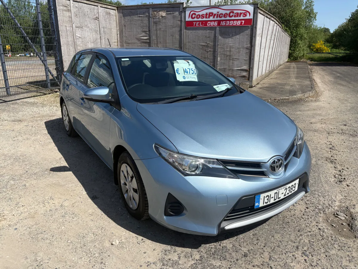 Toyota Auris 2013 - Image 1