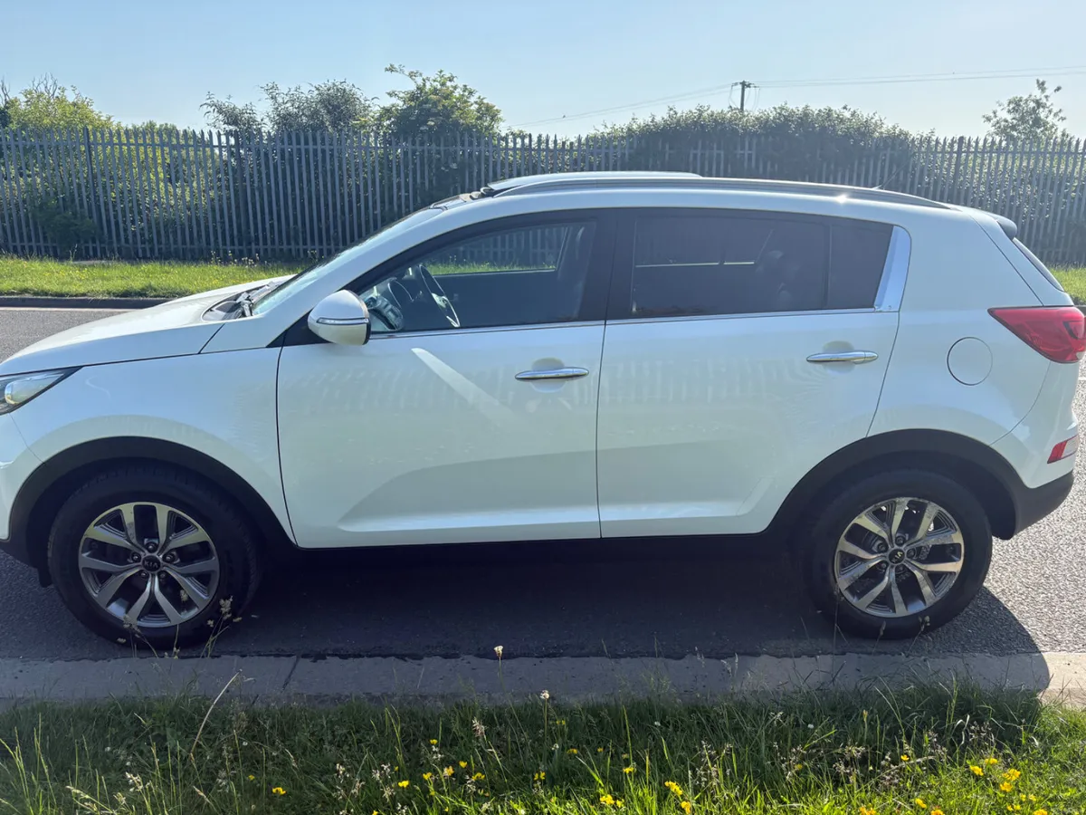 Sportage tax, tested, sunroof, low km - Image 4