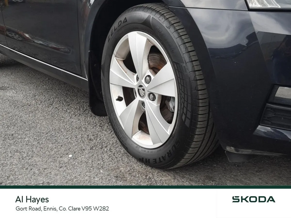 Skoda Octavia **1 OWNER** LED DAYLIGHTS** AMBITION - Image 6