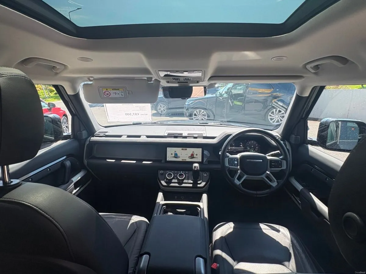 Land Rover Defender 110 XS / Glass Roof / Plug in - Image 3