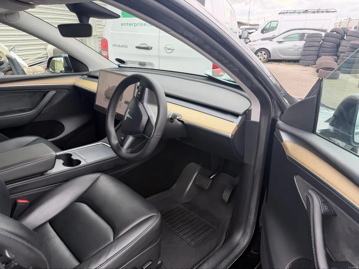 Tesla Model Y  long range dual motor - Image 4