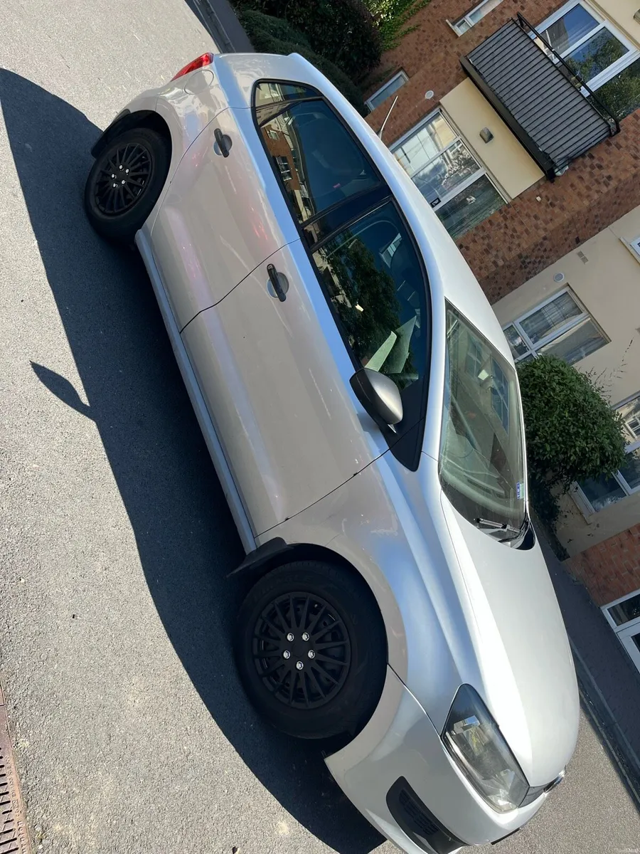 Volkswagen polo - Image 2