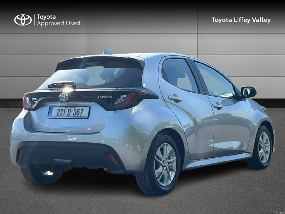Toyota Yaris YARIS HYBRID LUNA - Image 2
