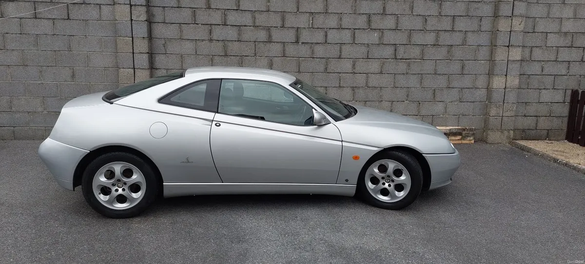 Alfa Romeo GTV 2002 - Image 1