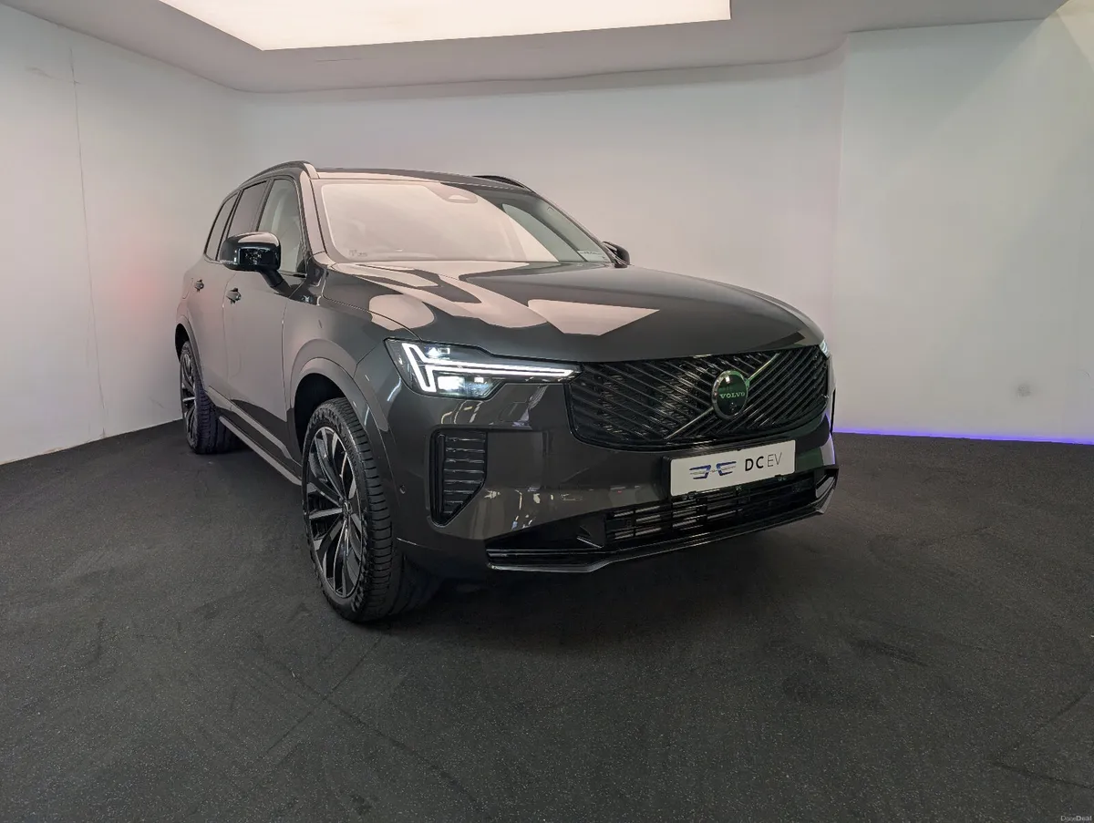 Volvo XC90 PHEV Ultra Dark **PANO ROOF** - Image 5