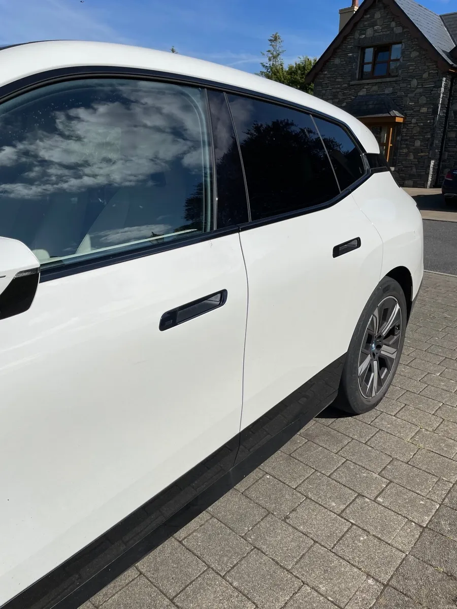 BMW iX 40 M Sport 2022 - Image 2