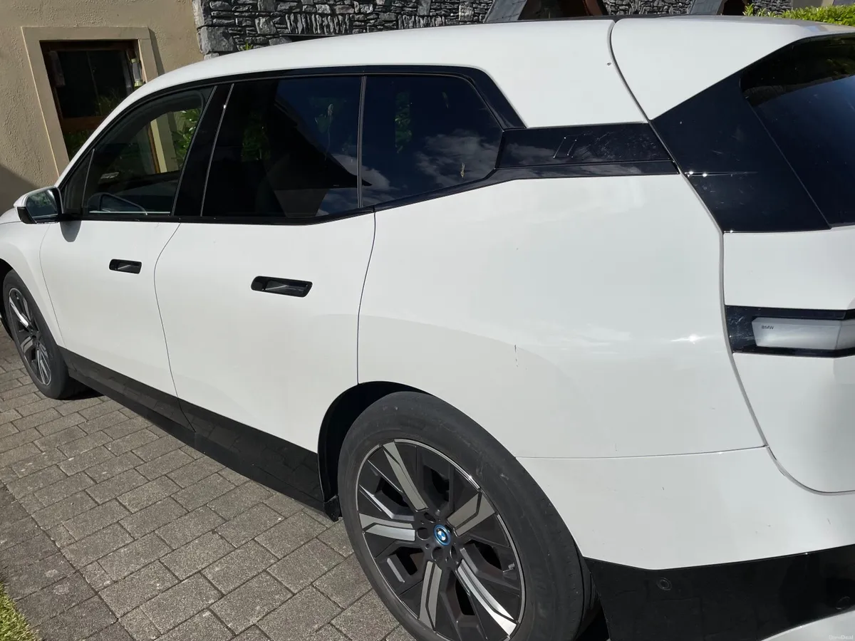 BMW iX 40 M Sport 2022 - Image 3