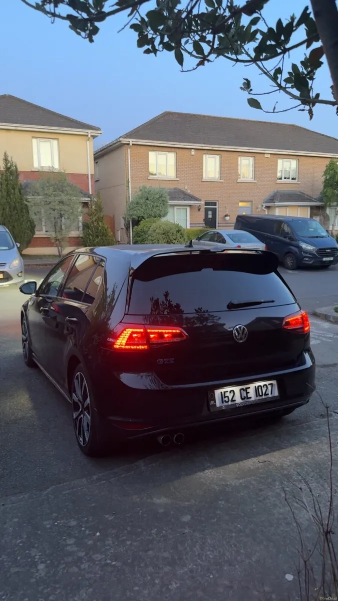 Volkswagen Golf GTE - Image 2