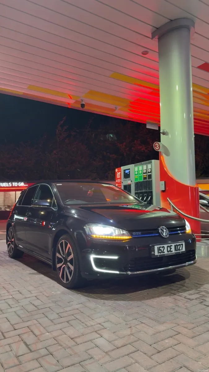 Volkswagen Golf GTE - Image 3