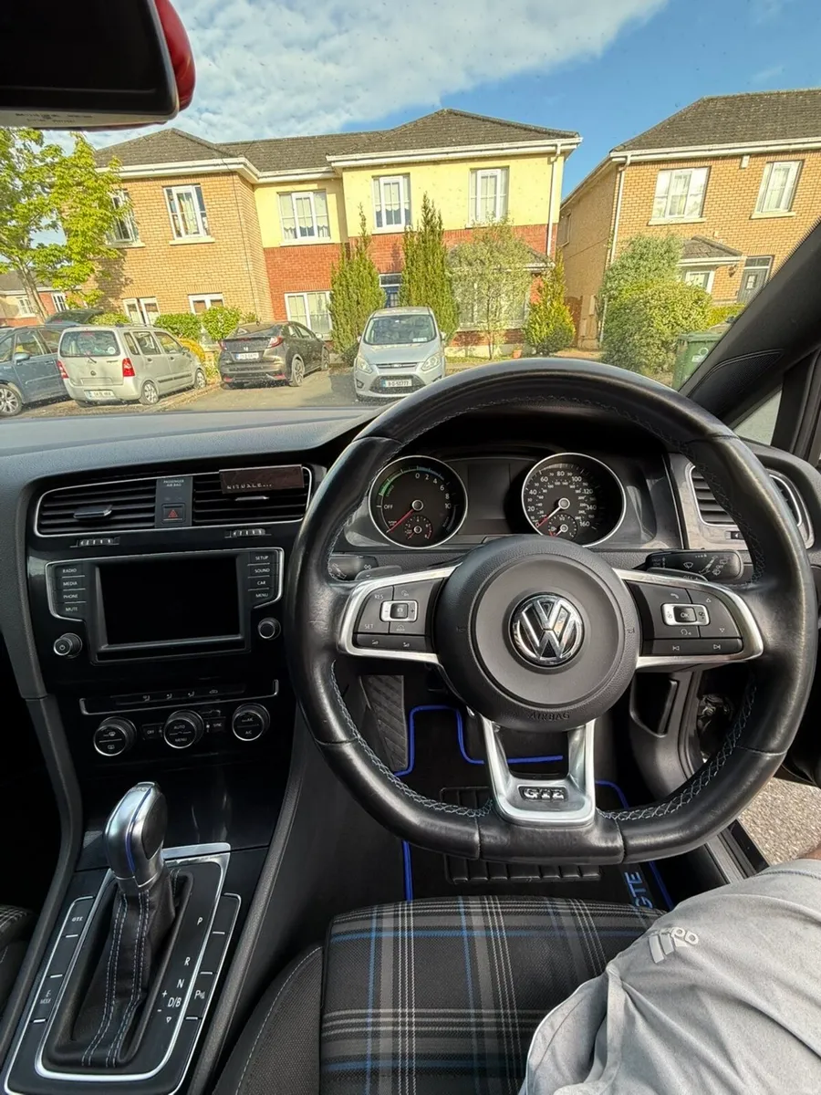 Volkswagen Golf GTE - Image 4