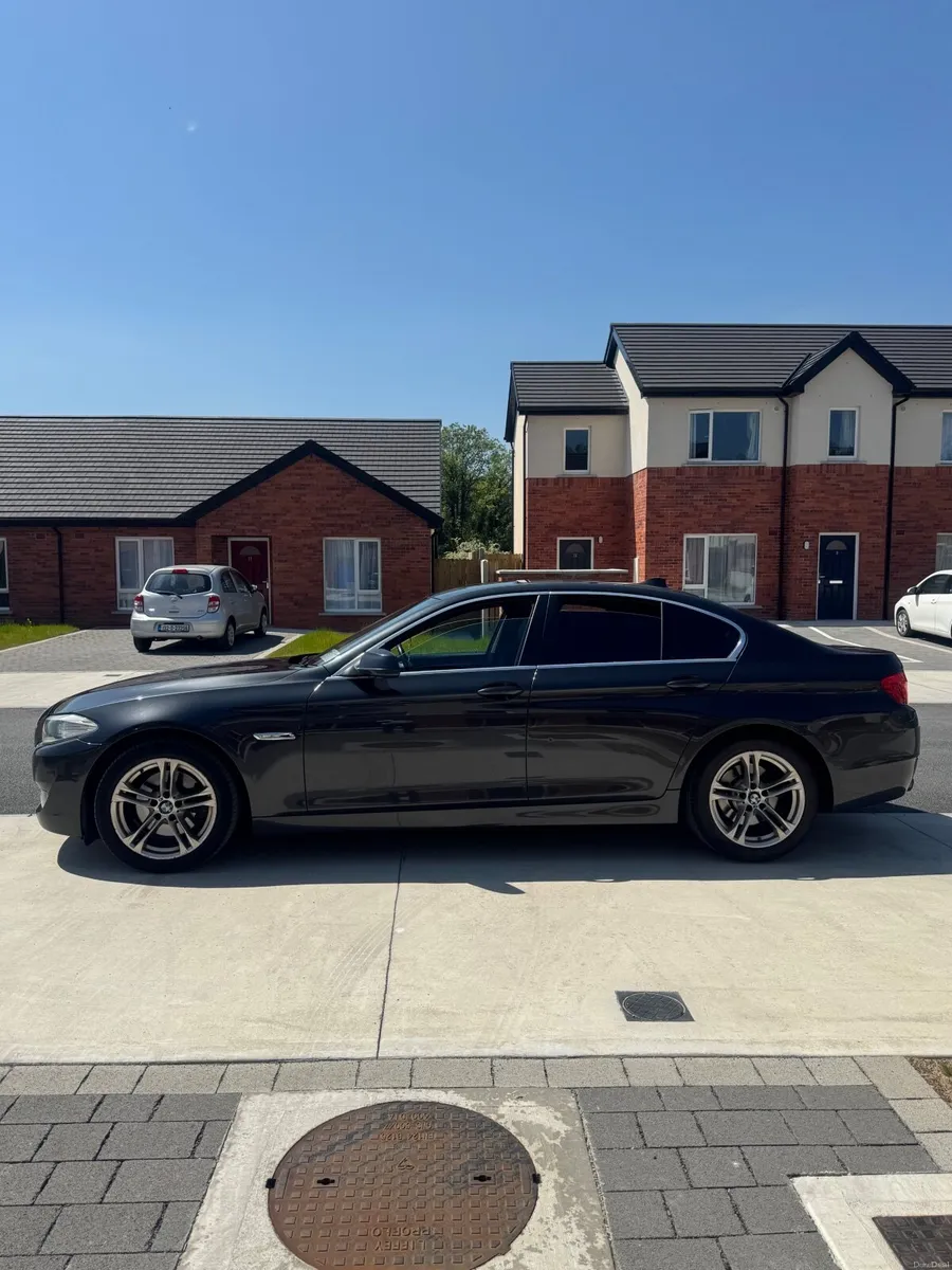 BMW 5-Series 2011 - Image 1