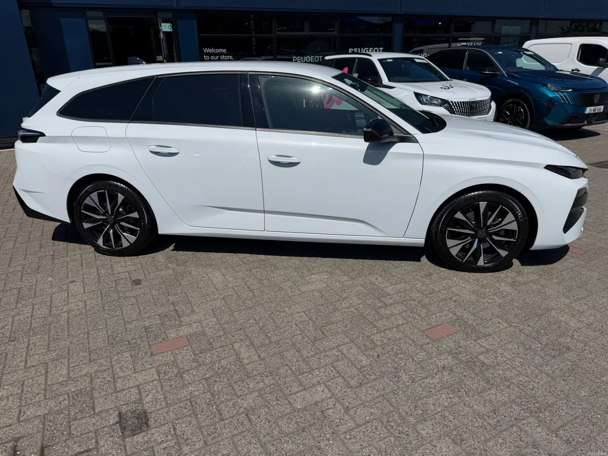 Demo Peugeot 308 SW Hybrid - Image 3