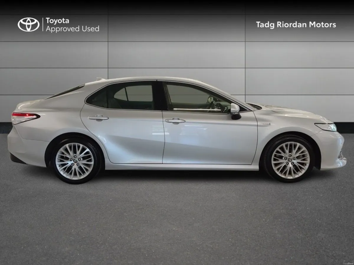 Toyota Camry HYBRID PLATINUM - Image 3