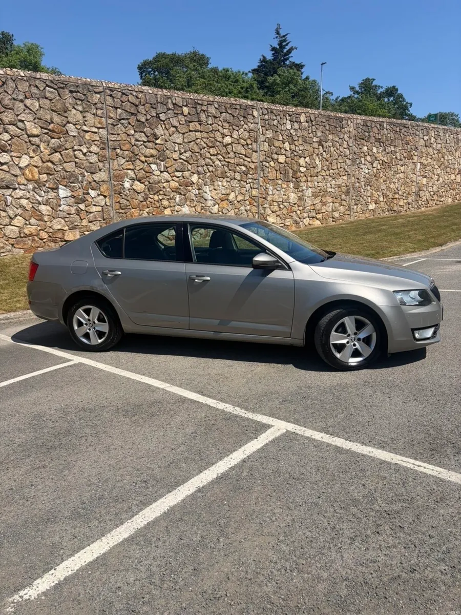 SKODA OCTAVIA 1.6 DIESEL AUTOMATIC NCT 02/27 - Image 3