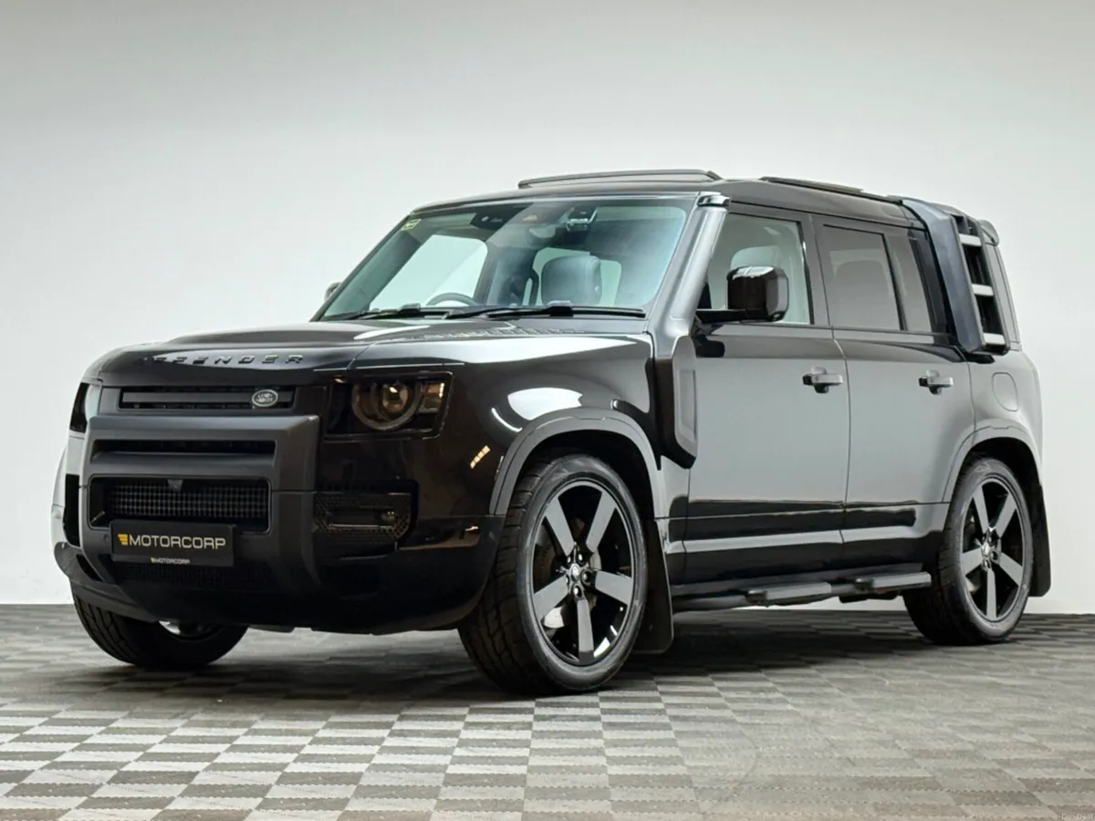 Land Rover Defender HSE X-DYNAMIC *PAN ROOF* - Image 3