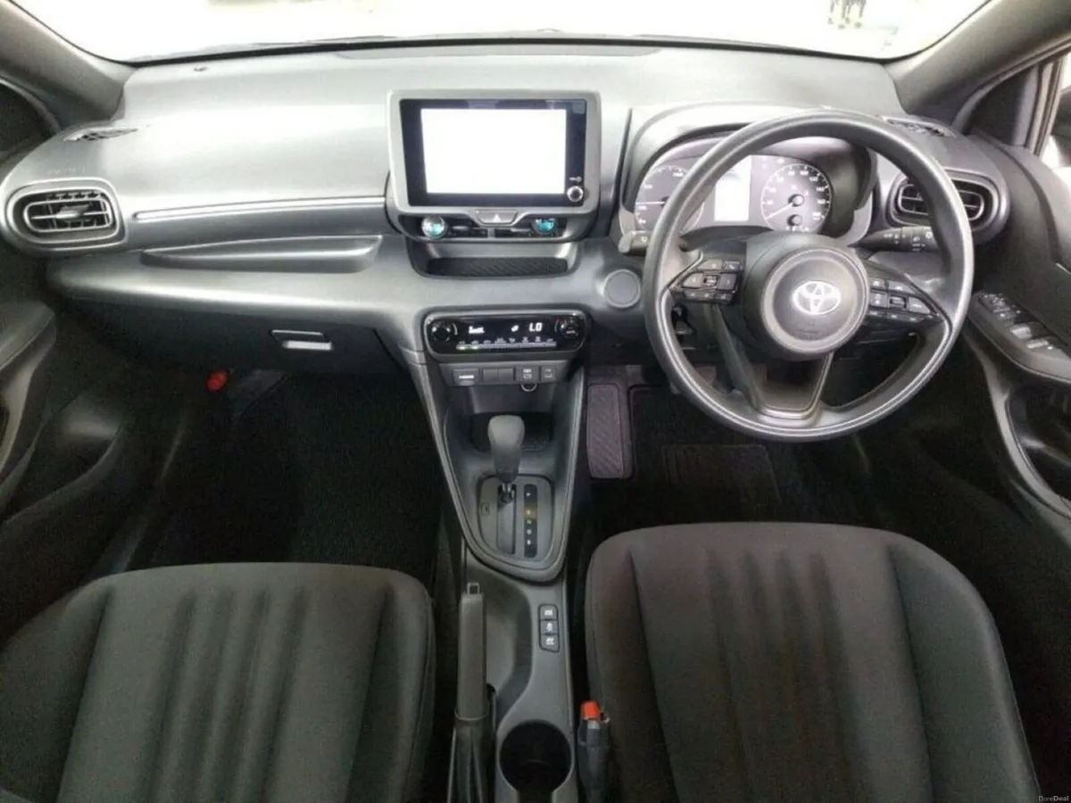 Toyota Yaris 1.5 HYBRID AUTOMATIC - CRUISE CONTROL - Image 3