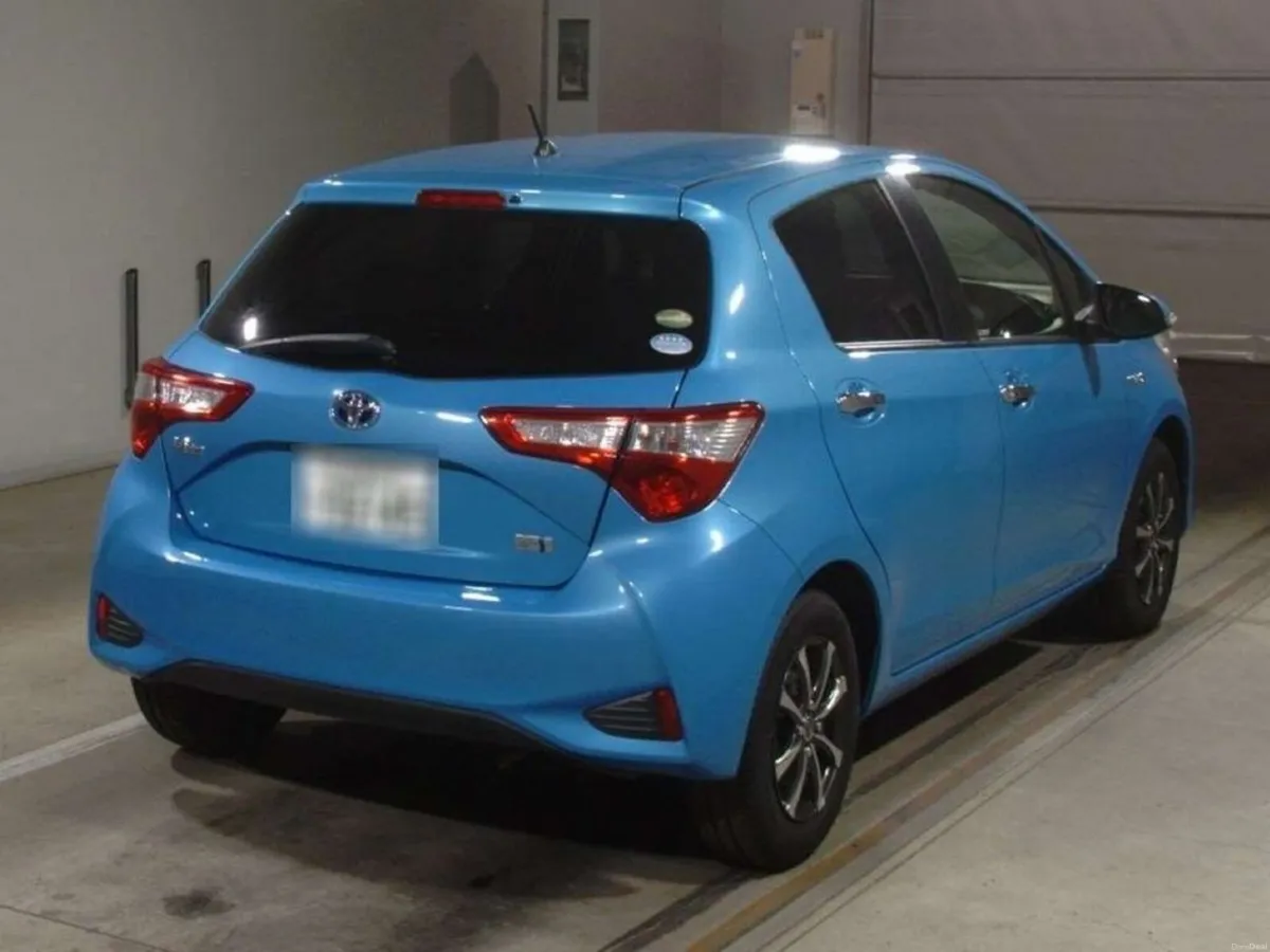 Toyota Vitz 1.5 HYBRID - PUSH BUTTON START- ALLOYS - Image 2