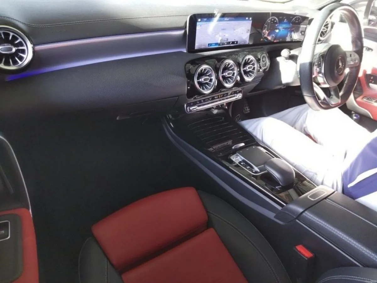 Mercedes-Benz A-Class 1.4 AUTOMATIC - RED/BLACK LE - Image 3