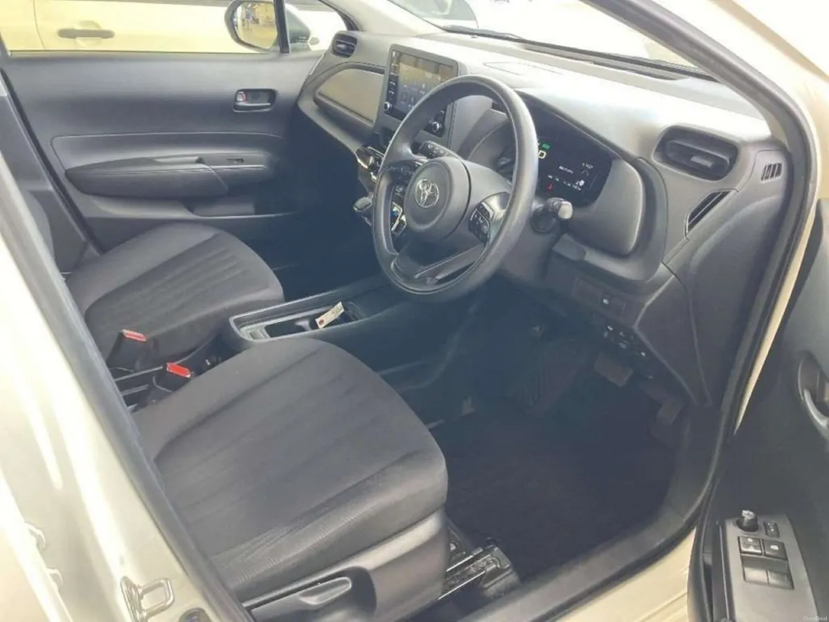 Toyota Aqua 1.5 HYBRID - PUSH BUTTON START- TOYOTA - Image 3