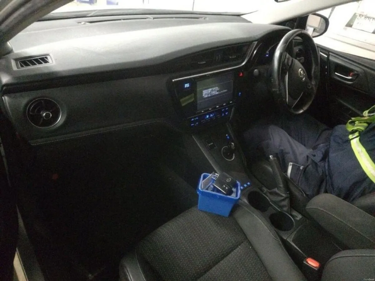 Toyota Auris 1.8 HYBRID - 16'' FACTORY ALLOYS - HA - Image 3