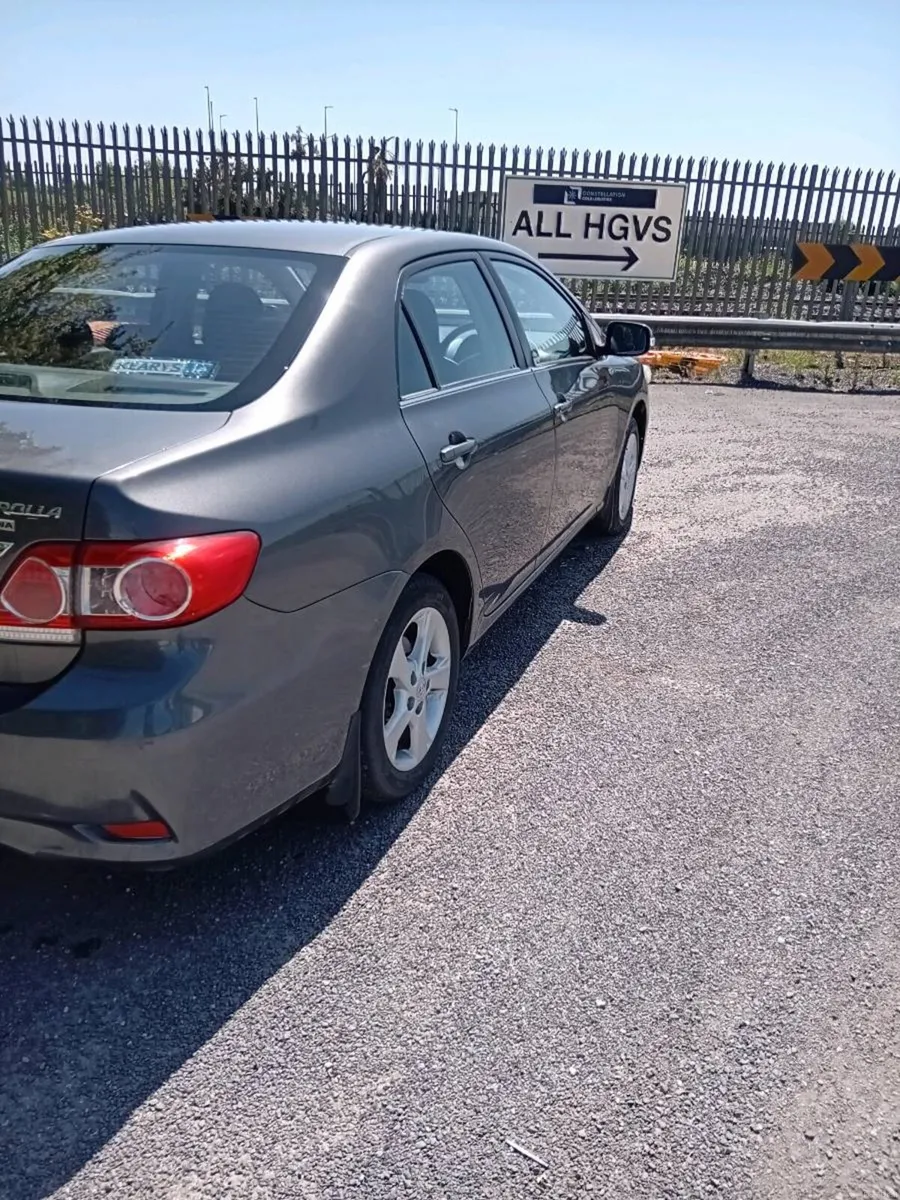 Toyota corolla - Image 4