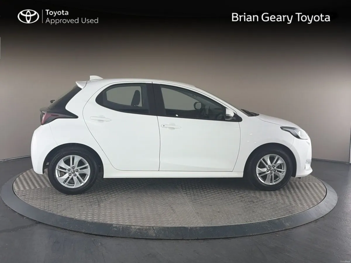 Toyota Yaris 1.5 LUNA Manual - Image 3