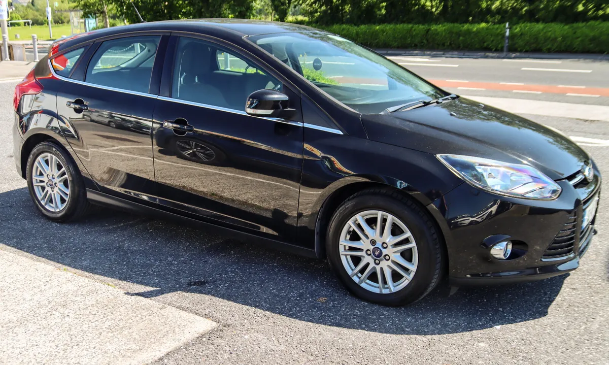 2013 Ford Focus 1.6 Titanium AUTOMATIC 5-dr - Image 2