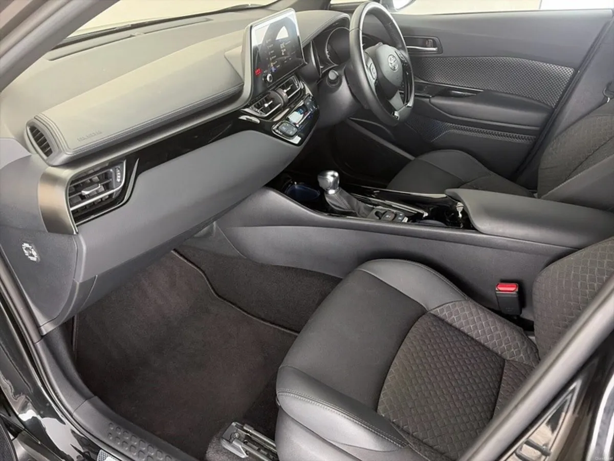 Toyota C-HR HYBRID SPORT - Image 6
