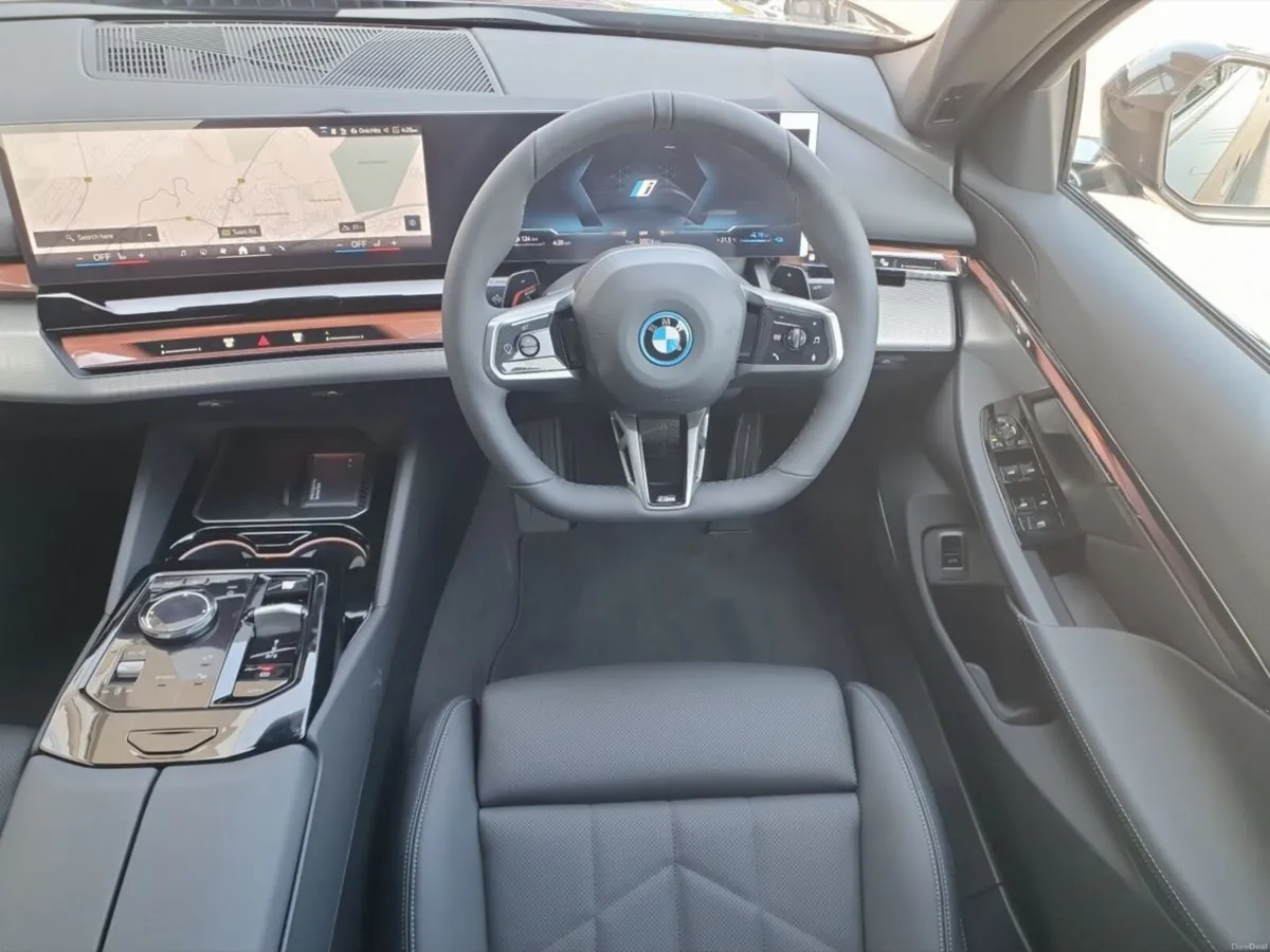 BMW 5-Series 530e M Sport Saloon - Image 5