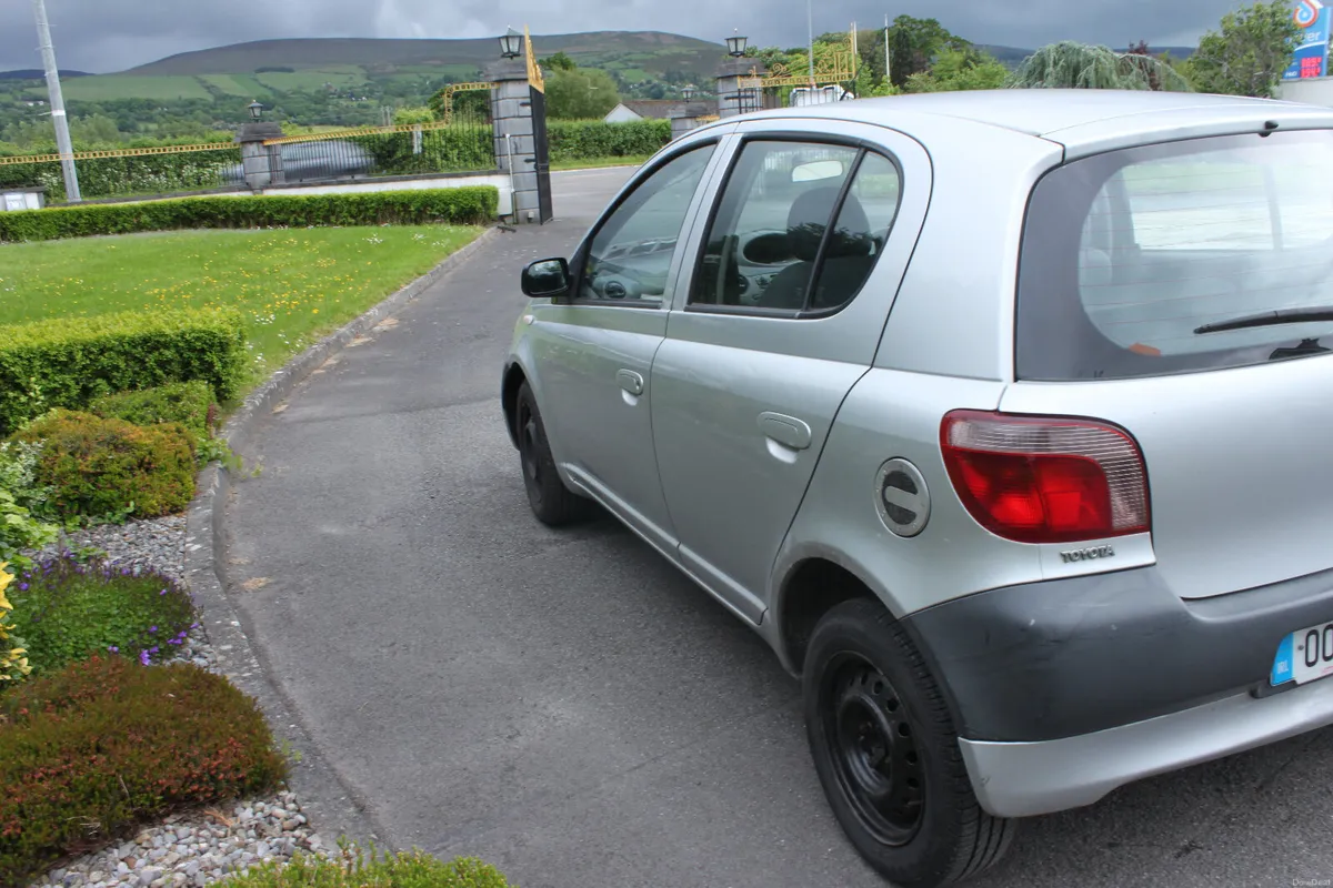Toyota Yaris 1.0L, 2000 - Image 4