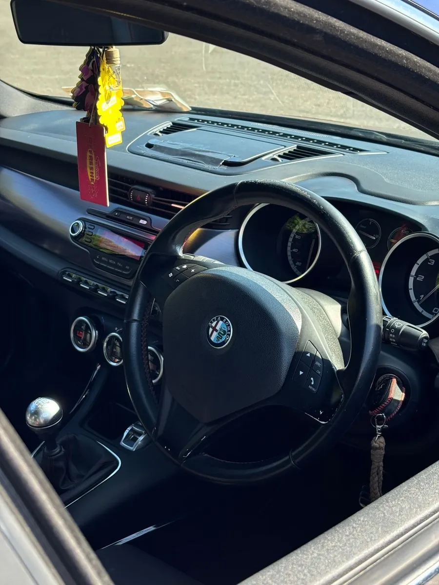 Alfa Romeo Giulietta 2011 - Image 2