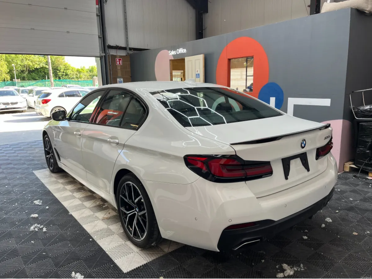 BMW 5-Series 2021 BMW 530E M-SPORT 2.0 AUTOMATIC / - Image 4