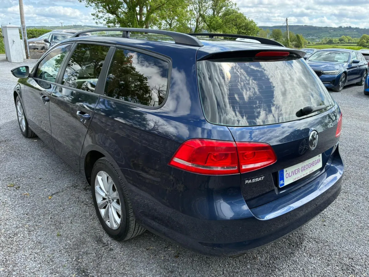 Volkswagen Passat BLUEMOTION 1.6 MANUAL 6 SPEED - Image 3