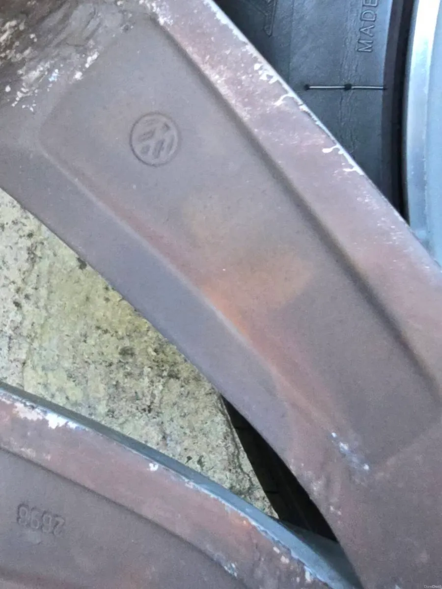 Volkswagen Alloys 235 45 R17 - Image 4