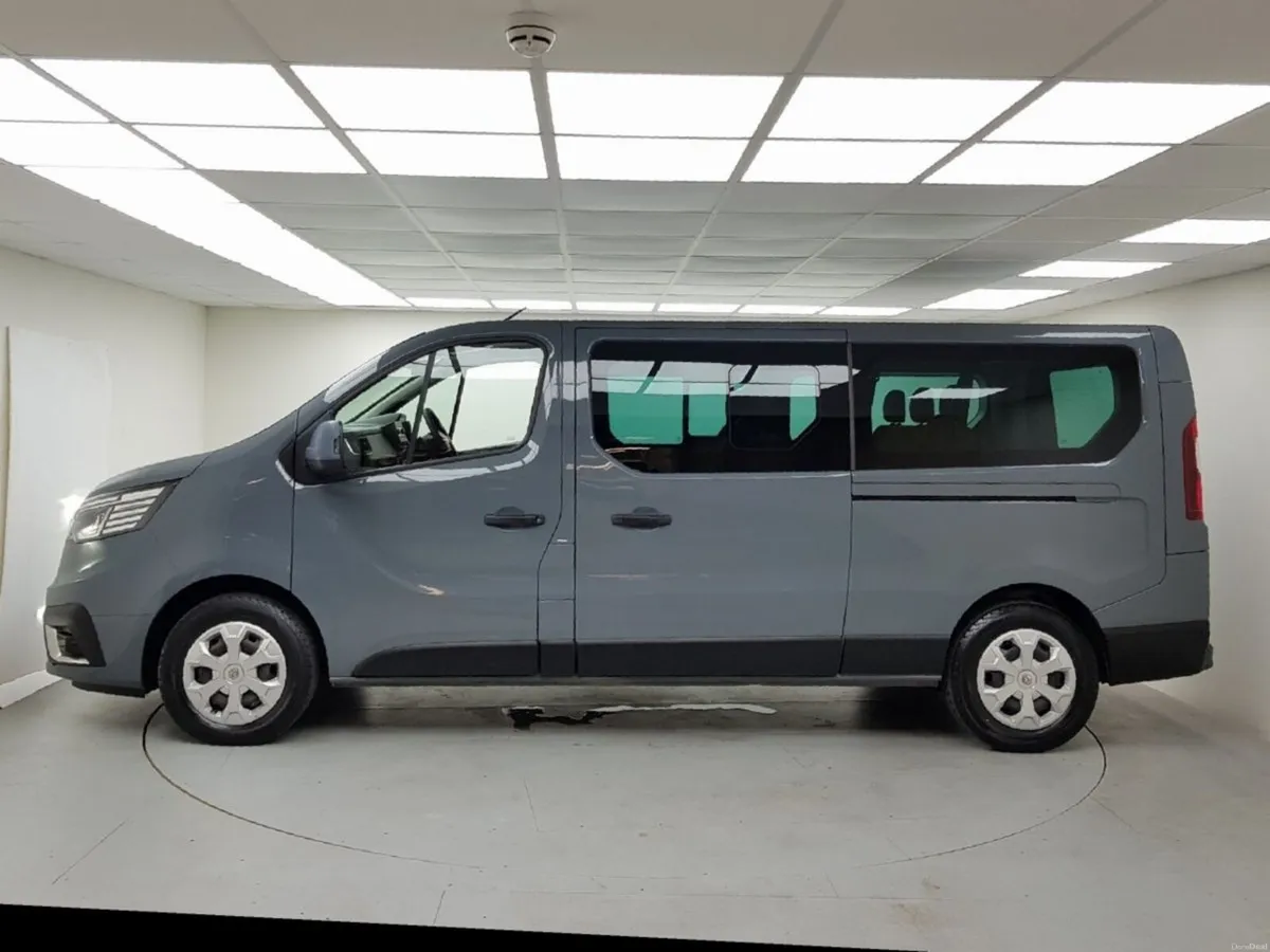 Renault Trafic TRAFIC 9 SEAT MINI BUS - AUTO - Image 5