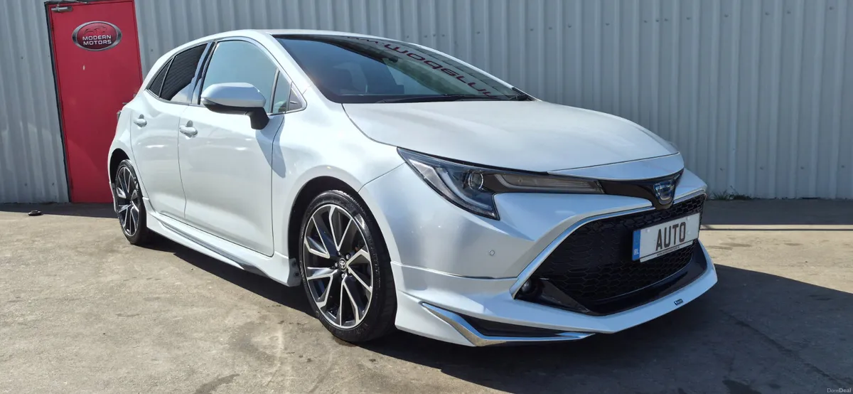Toyota Corolla sport 1.8hybrid/petrol aero low km - Image 3