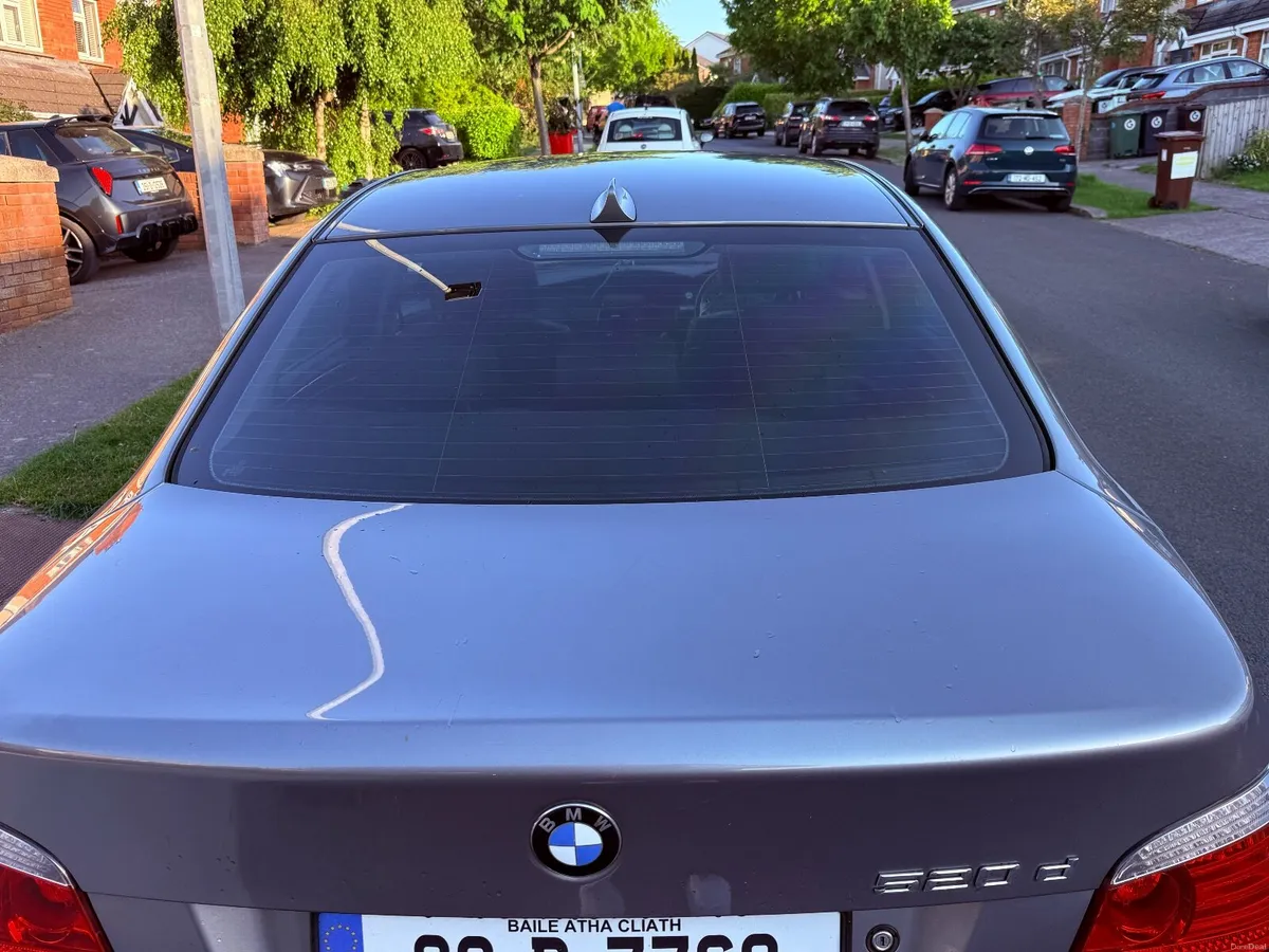 BMW 5-Series 2009 - Image 2