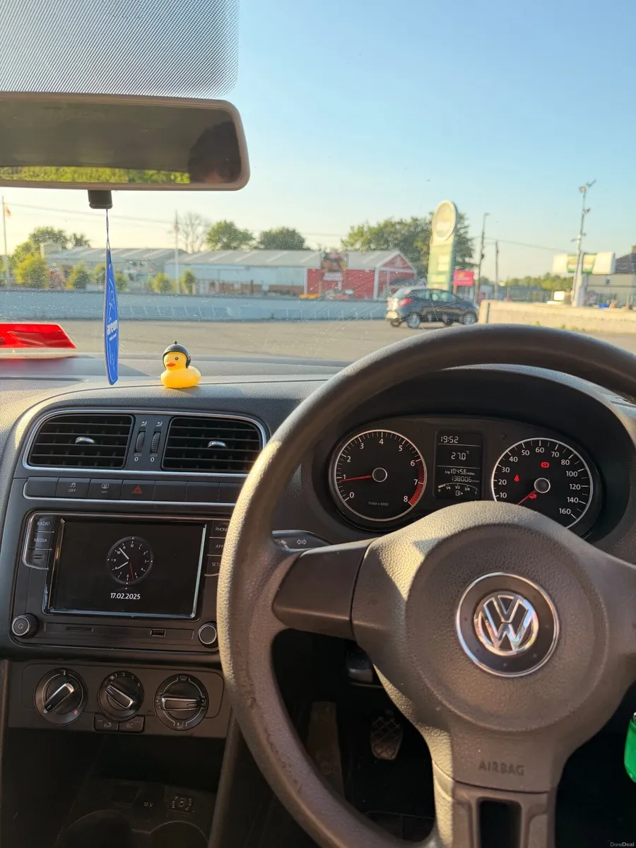 Volkswagen Polo 2011 - Image 2