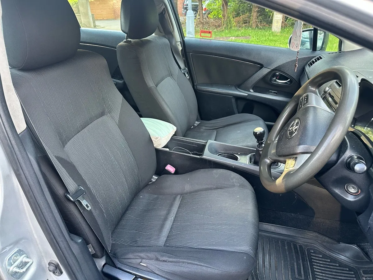 Toyota Avensis 2009 - Image 2