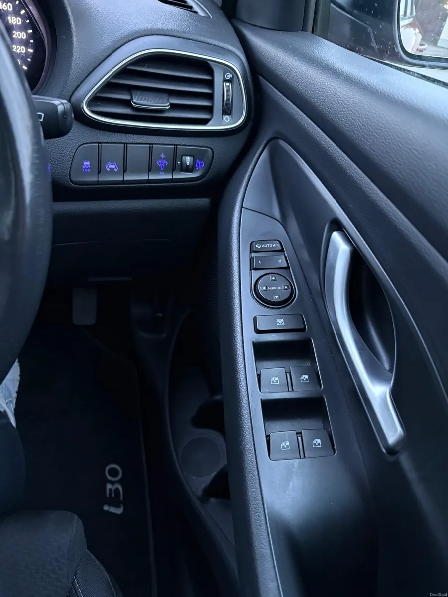 Hyundai i30 Fastback 2018 - Image 5
