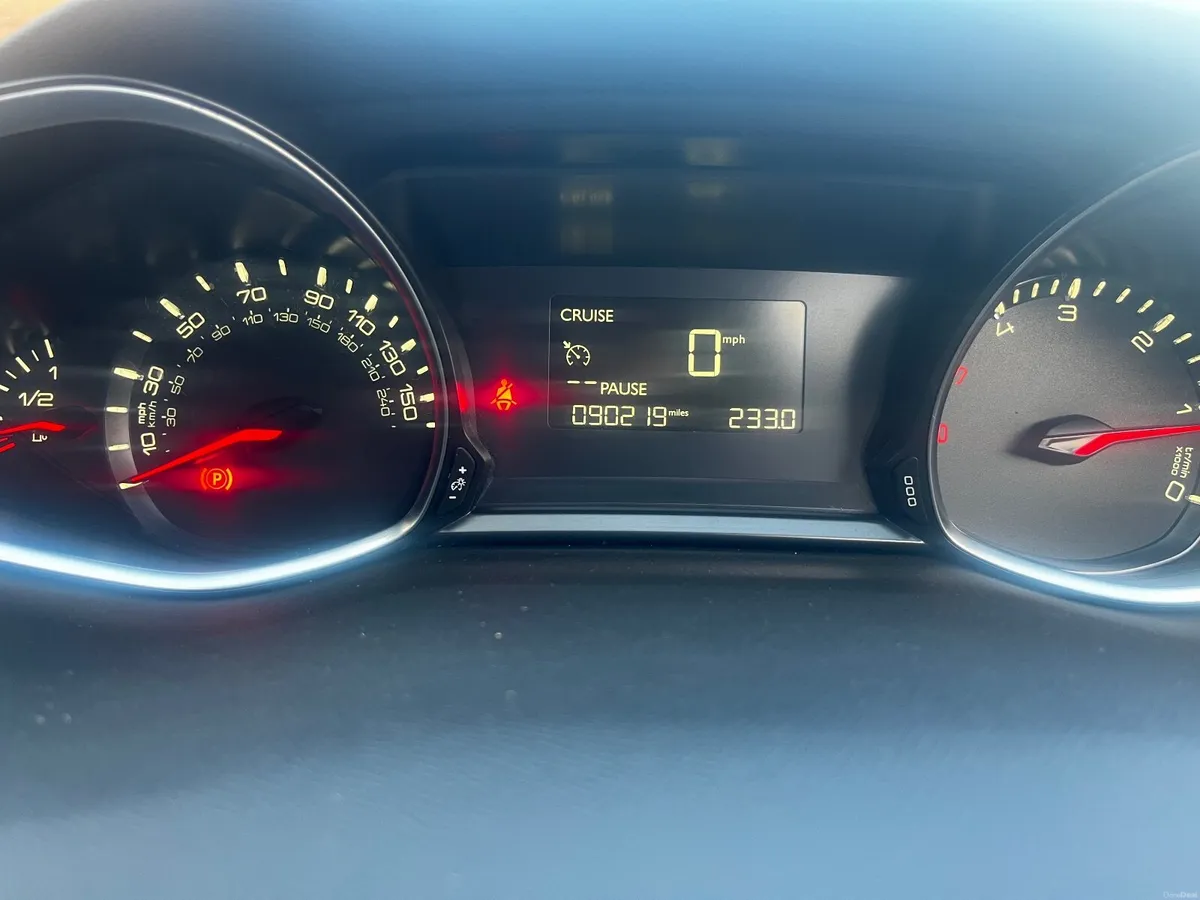 Peugeot 308 2015 - Image 2