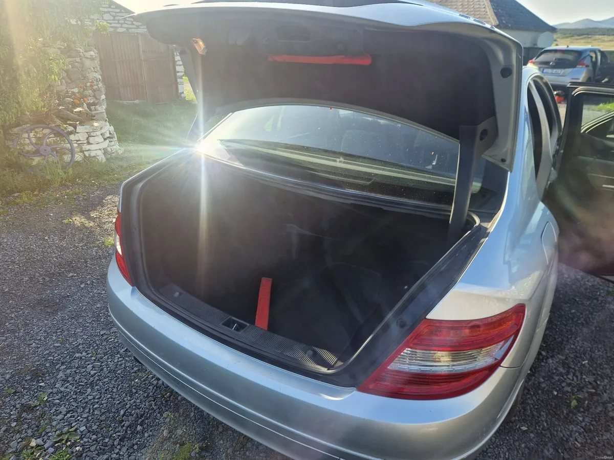 Mercedes-Benz C-Class 2008 - Image 4