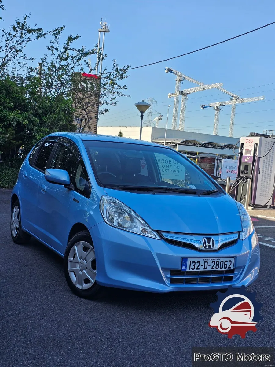 Honda Fit Hybrid Automatic - Image 2