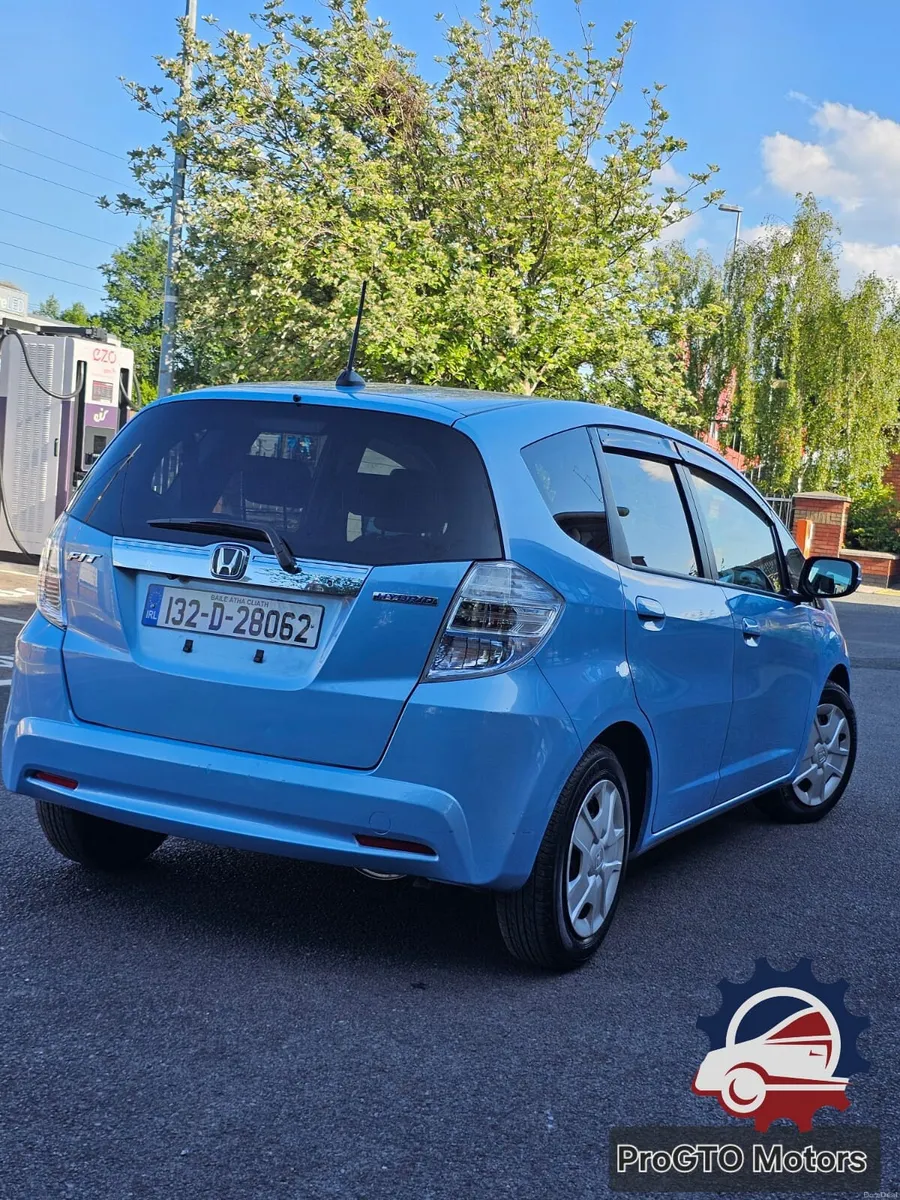 Honda Fit Hybrid Automatic - Image 3