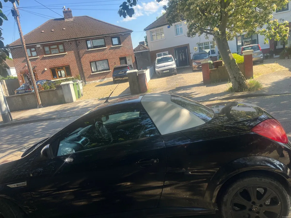 Opel Tigra twin top convertible - Image 4