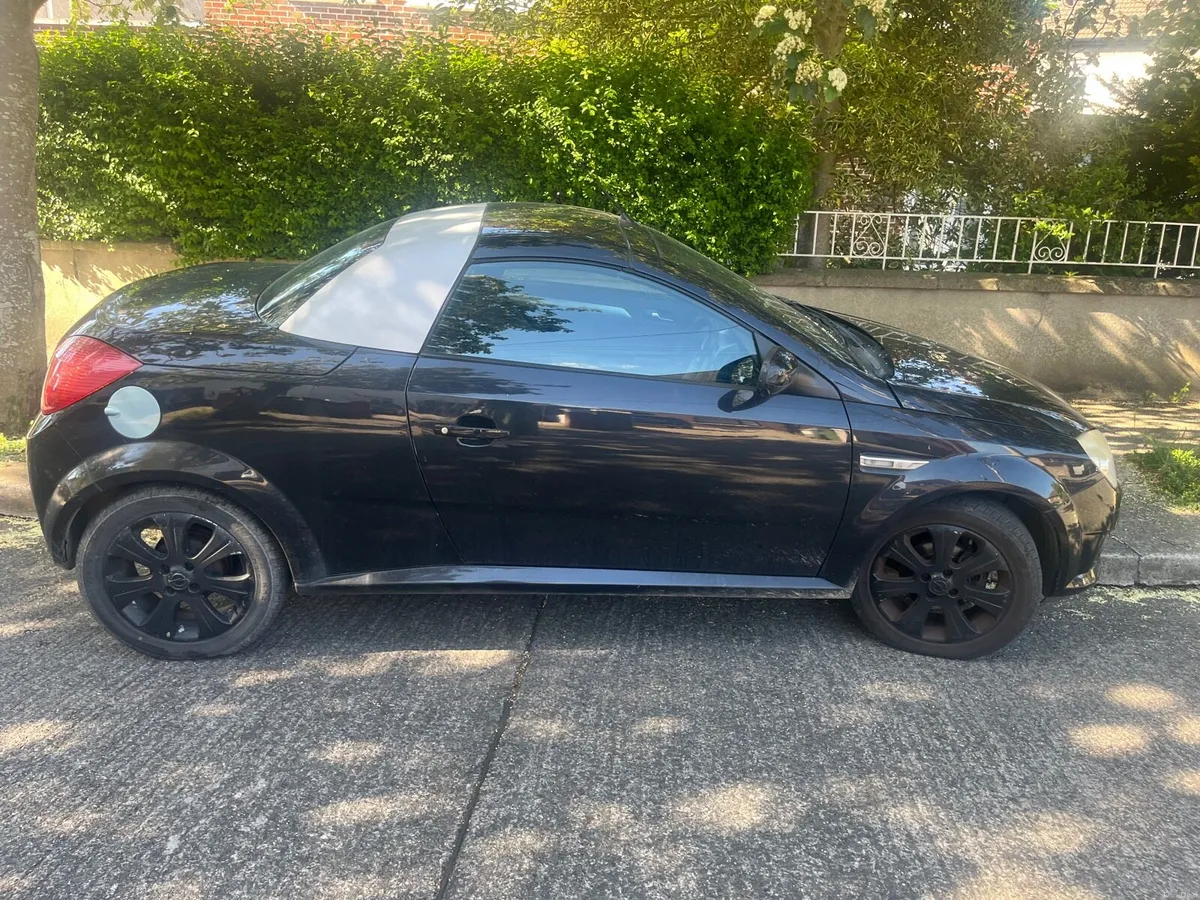 Opel Tigra twin top convertible - Image 1